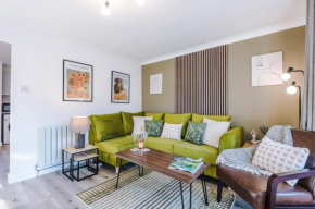 Ideal 2 Bed Home in Chester, Sleeps 6 with Private Parking!